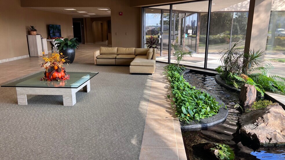 More Photos Of 2402 Wildwood Ave, North Little Rock Office For Sale