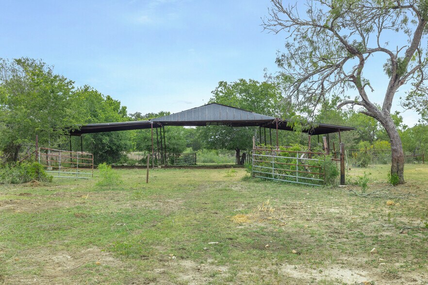 More Photos Of 9765 State Park Rd, Lockhart Land For Sale