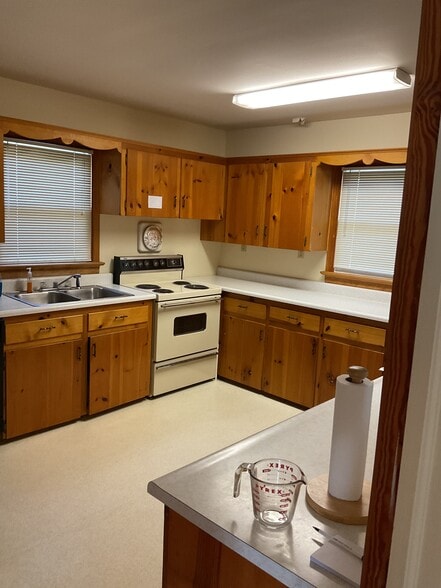 More Photos Of 21075 Frog Level Rd, Ruther Glen Specialty For Sale