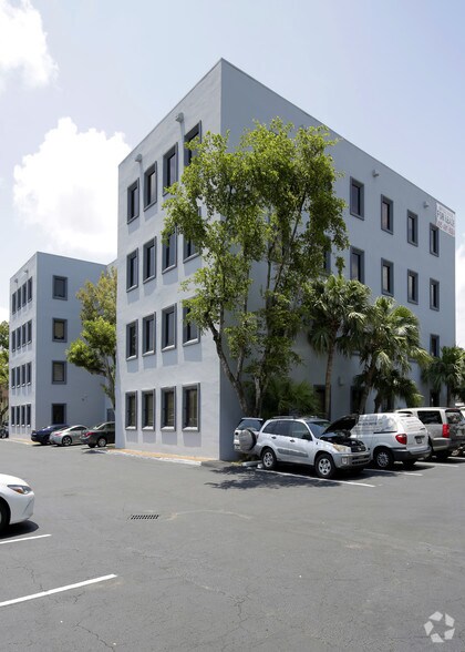 More Photos Of 85 Grand Canal Dr, Miami Office For Lease