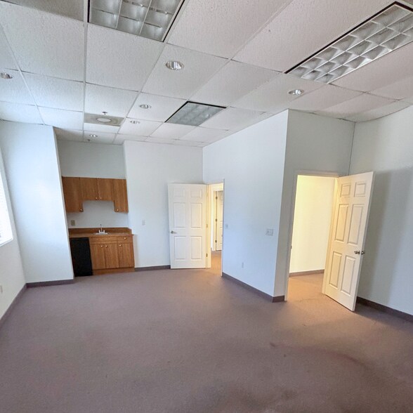 More Photos Of 1650 12th St E, Palmetto Manufacturing For Lease