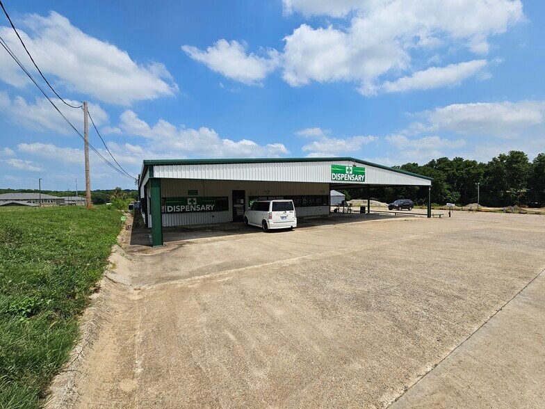 More Photos Of 1210 N 1st Ave, Durant Warehouse For Sale
