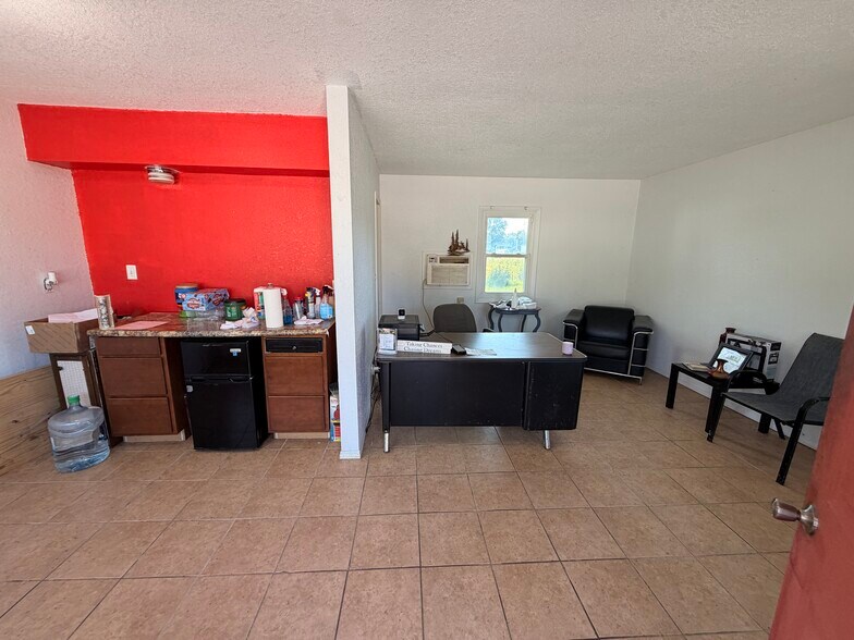 More Photos Of 108 Pearl St, Bedford Hotel For Sale