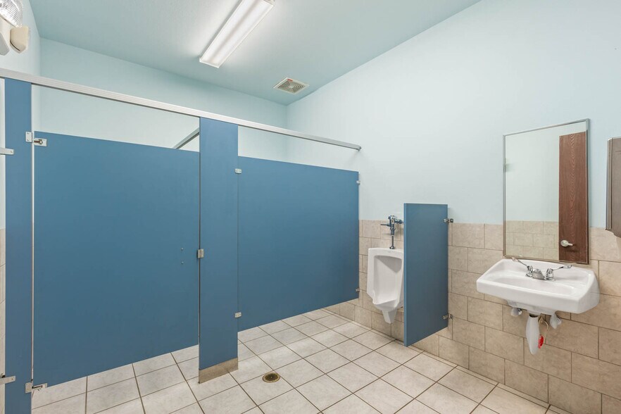 More Photos Of 6007-6045 S Rainbow Blvd, Las Vegas Unknown For Lease
