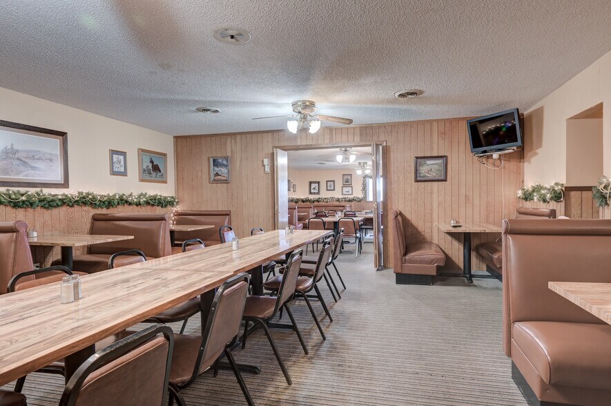 More Photos Of 2447 Military Ave, Baxter Springs Restaurant For Sale