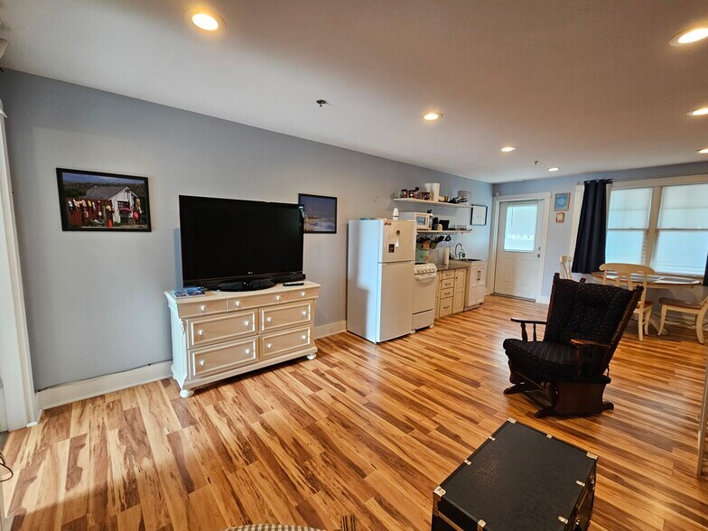 More Photos Of 236 Sand Hill Cove Rd, Narragansett Office For Sale
