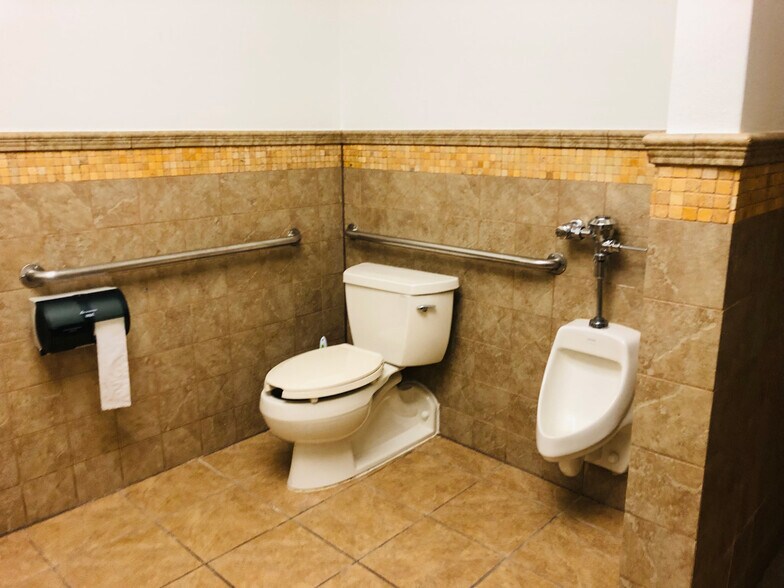 More Photos Of 2105 Jackson St, Houston Office For Lease