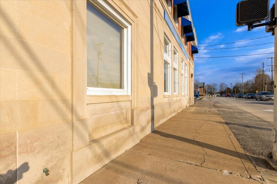 More Photos Of 340 S Buckman St, Shepherdsville Bank For Lease