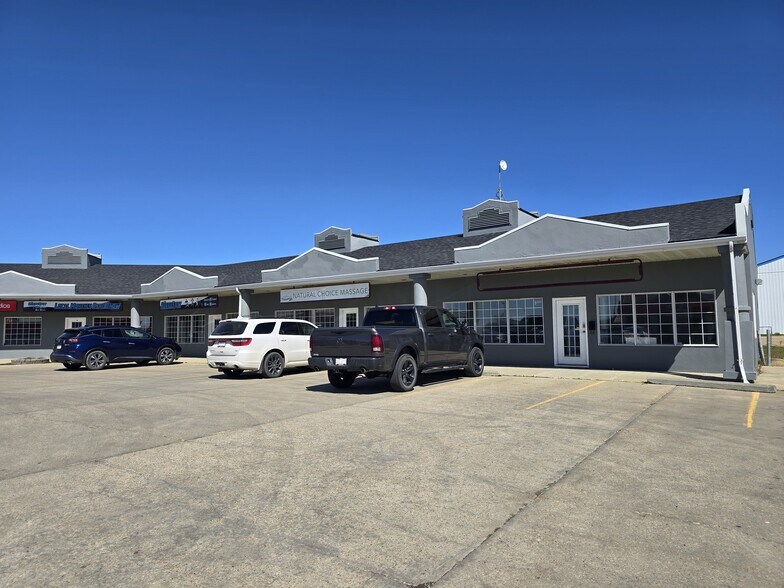 More Photos Of 6201 50th St, Leduc General Retail For Sale