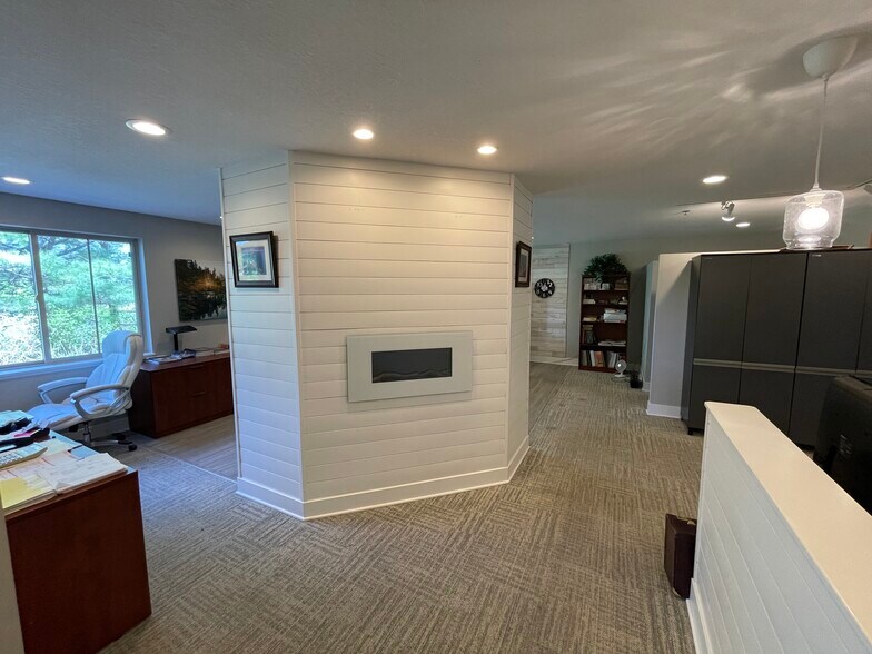 More Photos Of 13951-13959 W Preserve Blvd, Burnsville Loft Creative Space For Lease