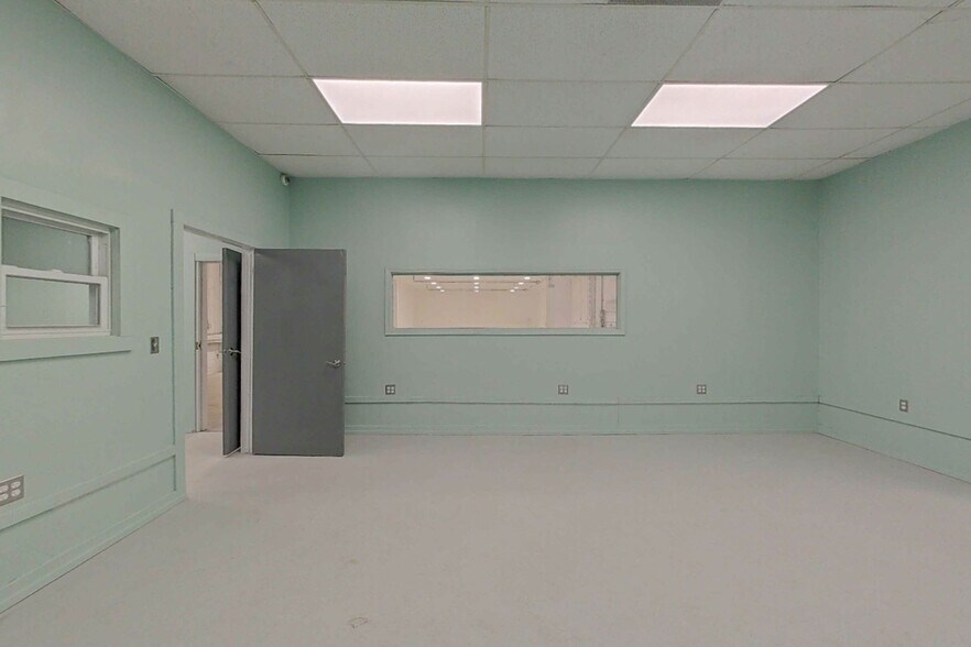 More Photos Of 3108 E Bristol Rd, Burton Warehouse For Lease