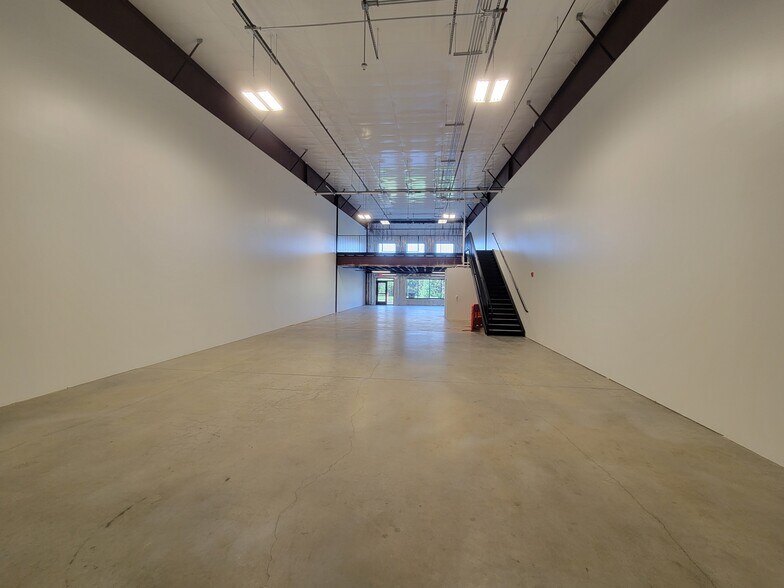 More Photos Of 11982 Wilton Meadows Ct, Manassas Warehouse For Lease