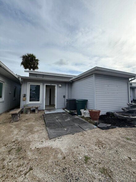 More Photos Of 1657 20th St, Vero Beach Office For Lease