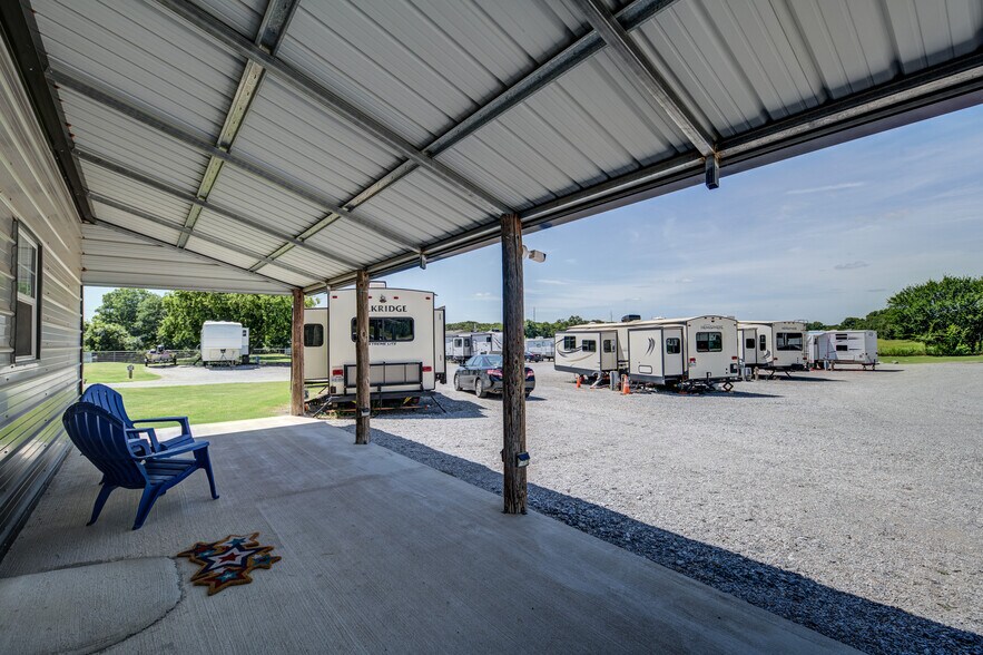 More Photos Of 817 FM 1810, Decatur Trailer Camper Park For Sale