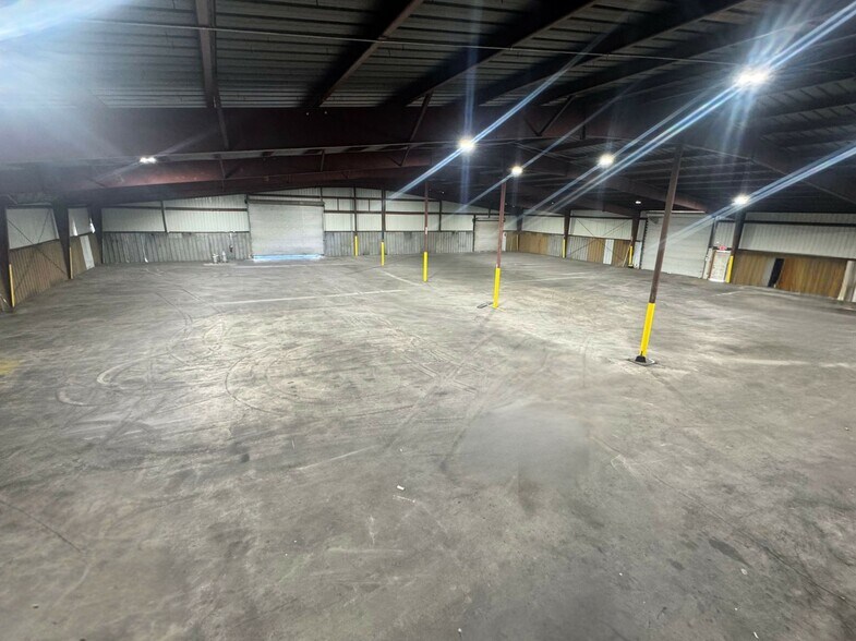 More Photos Of 11750 Veterans Memorial, Douglasville Warehouse For Lease