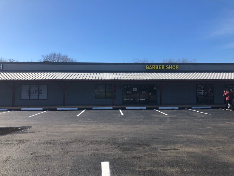 More Photos Of 1605-1611 N Main St, Cleburne Storefront For Lease