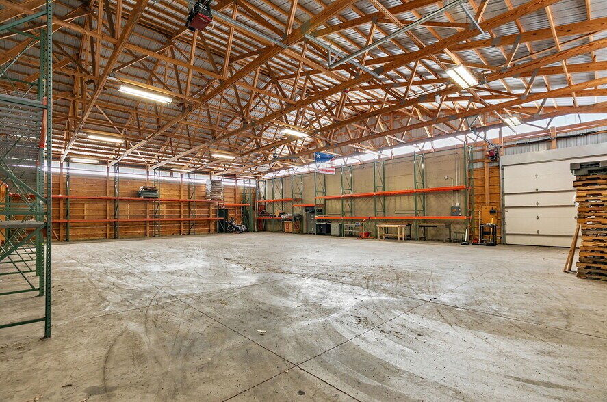 More Photos Of 303 Elgin Ave, Elgin Industrial For Sale