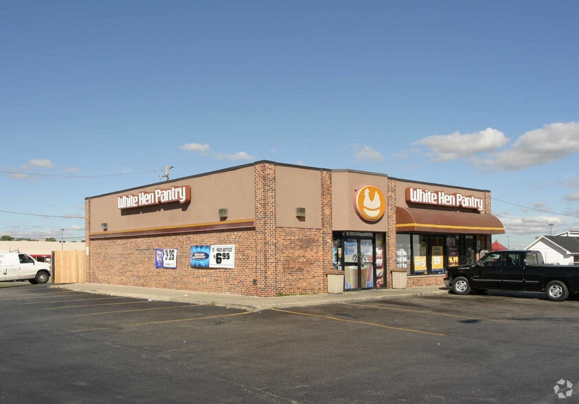 More Photos Of 325 S Larkin Ave, Joliet Convenience Store For Lease