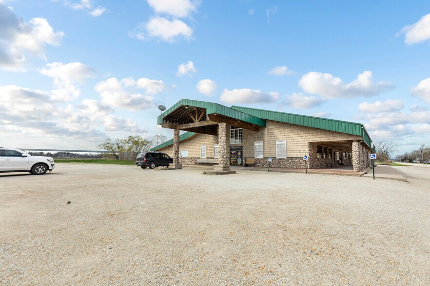 Primary Photo Of 553 W Kennedy Rd, Braidwood Freestanding For Sale