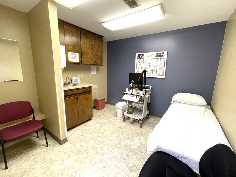 More Photos Of 220 N Phoenix Ave, Russellville Medical For Sale