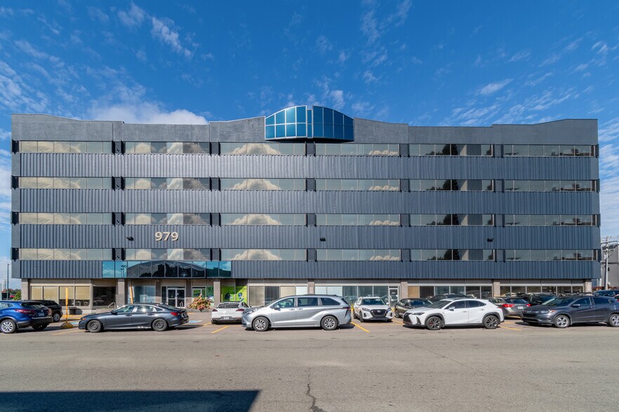More Photos Of 979 Av De Bourgogne, Québec Office For Lease