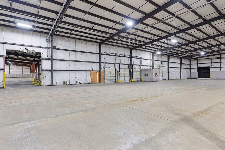 More Photos Of 456 Swanson Dr, Dresden Warehouse For Lease