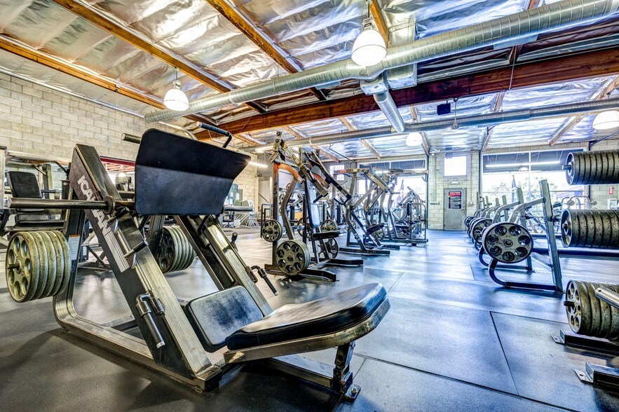 More Photos Of 2985-2999 Glendale Blvd, Los Angeles Health Club For Sale