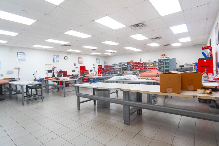 More Photos Of 7800 W 25th Ct, Hialeah Manufacturing For Sale