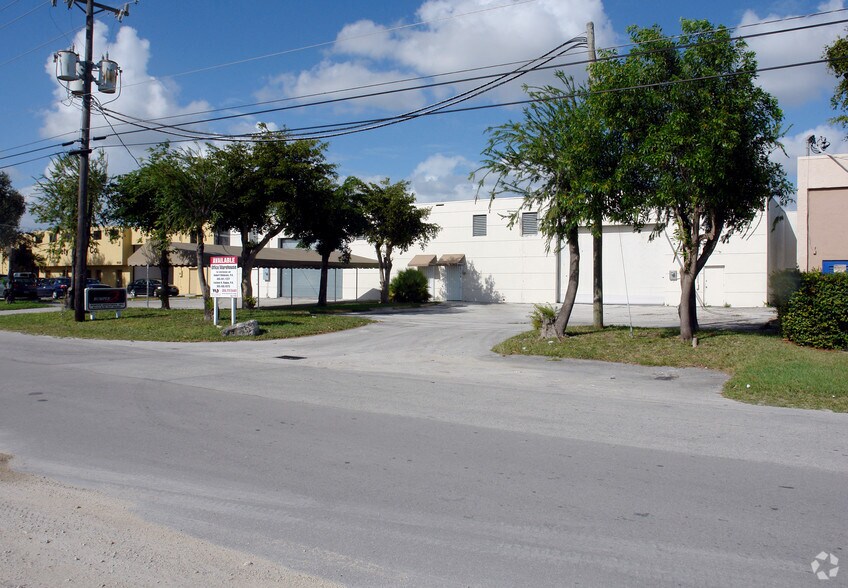 Primary Photo Of 8111-8113 NW 54th St, Miami Warehouse For Lease