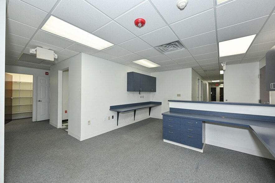 More Photos Of 6555 Wilson Mills Rd, Mayfield Village Unknown For Lease