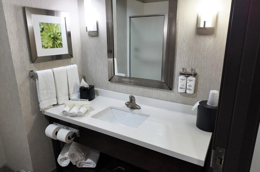 More Photos Of 14055 Park Dr, Tomball Hotel For Sale