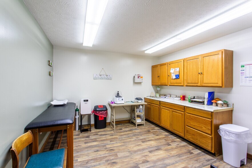 More Photos Of 1864-1870 Dayton Germantown Pike, Germantown Medical For Sale