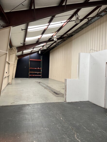 More Photos Of 1176-1180 Shafter Ave, San Francisco Manufacturing For Sale