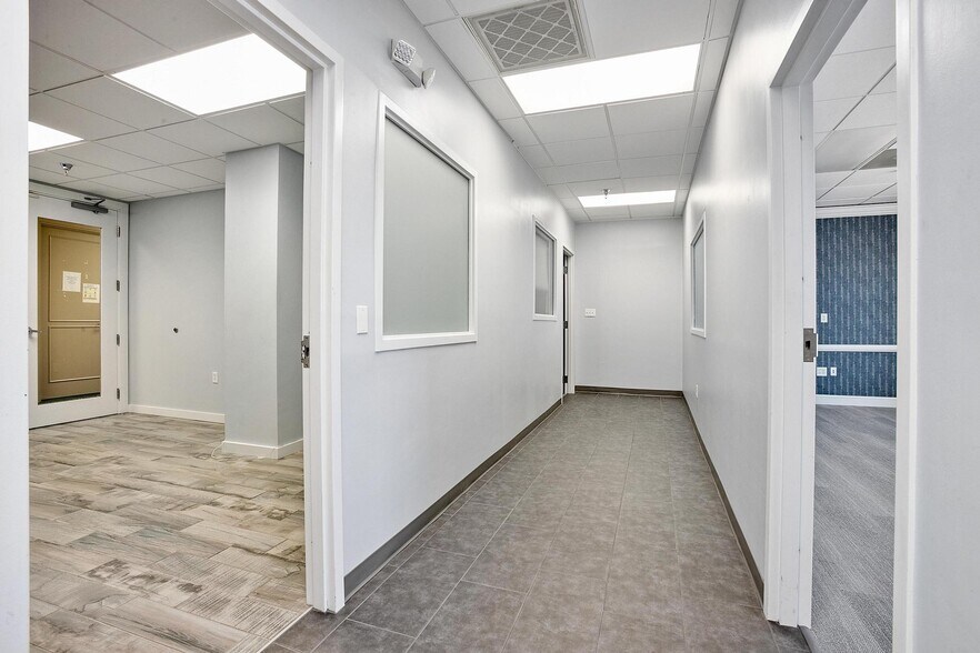 More Photos Of 100 E New York Ave, Deland Office For Lease