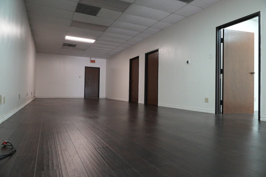 More Photos Of 501 Industrial Dr, Richardson Warehouse For Lease