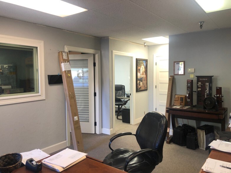 More Photos Of 5748 E Shields Ave, Fresno Warehouse For Lease