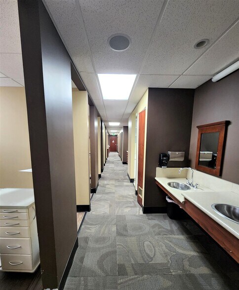 More Photos Of 1930 S Federal Blvd, Denver Medical For Sale