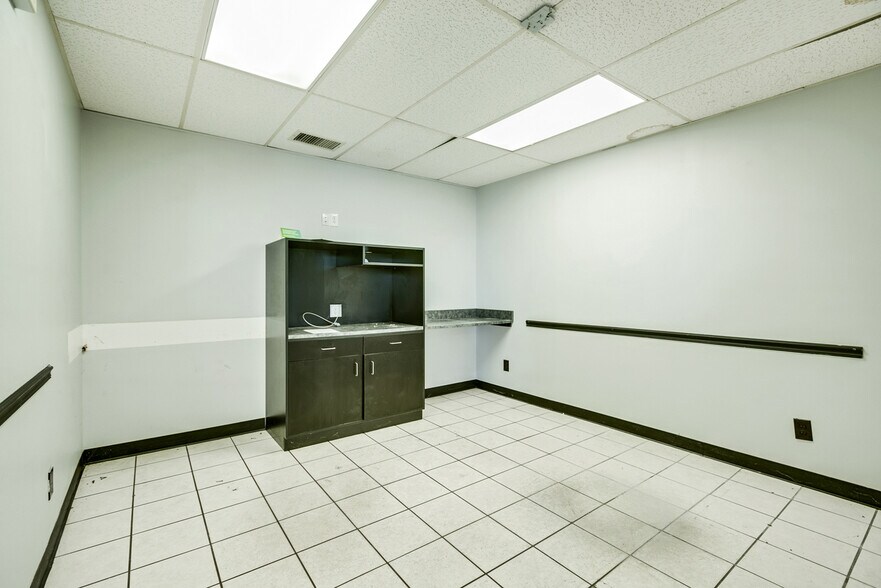 More Photos Of 5500 W Broadway Ave, Minneapolis Storefront Retail Office For Sale