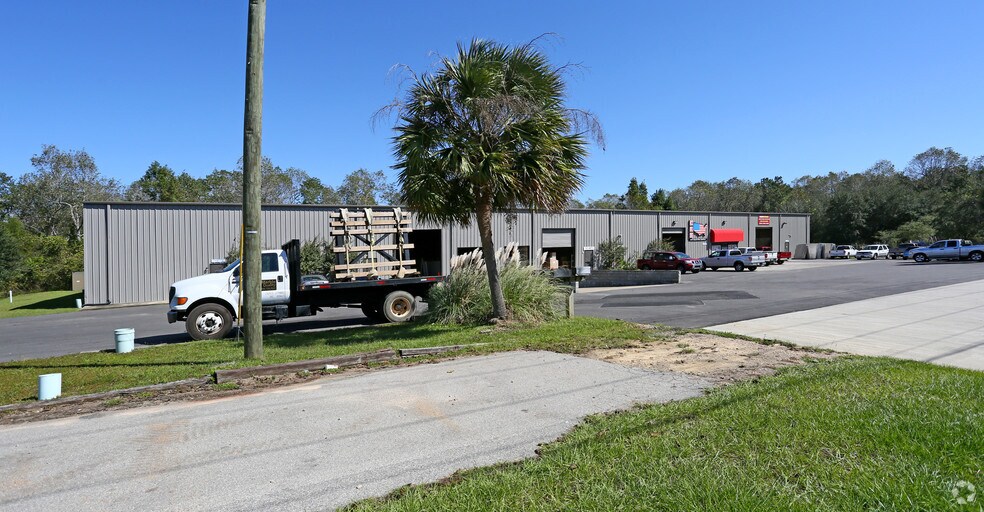 More Photos Of 553 Capital Cir SW, Tallahassee Warehouse For Lease