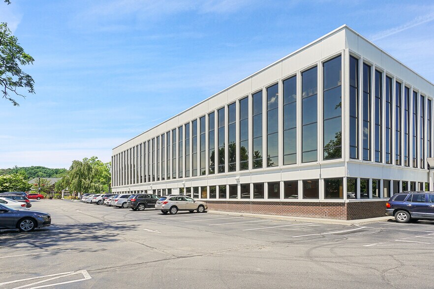 More Photos Of 1940 Commerce St, Yorktown Heights Office For Lease