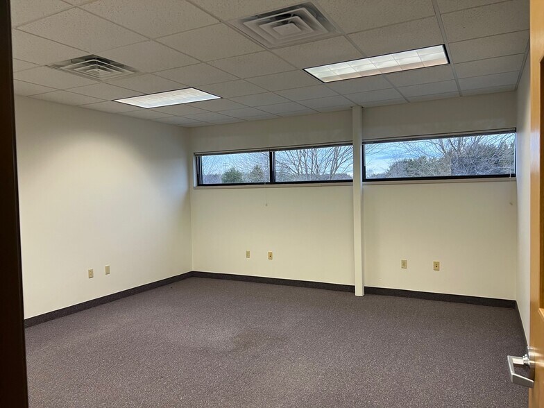 More Photos Of 101 N Ogden Rd, Peshtigo Office For Lease