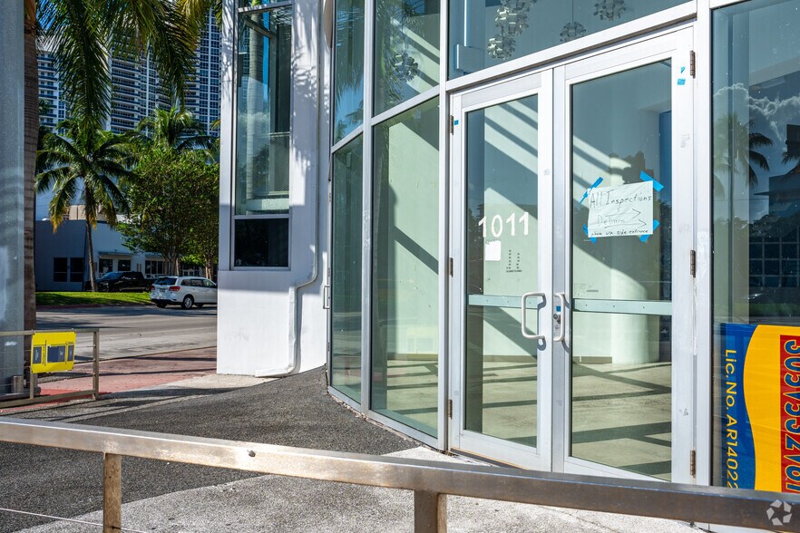 More Photos Of 1011 5th St, Miami Beach Storefront For Lease