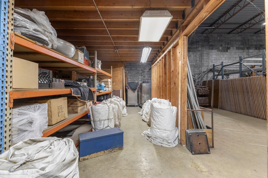 More Photos Of 24134 W Warren St, Dearborn Heights Freestanding For Sale