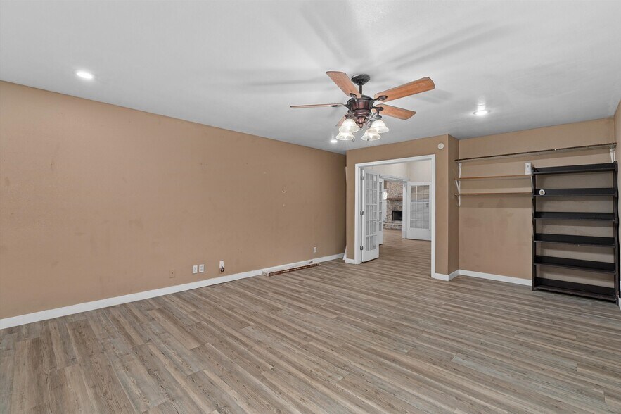 More Photos Of 605 E Broadway St, Jefferson General Retail For Sale