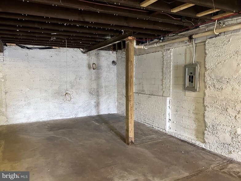 More Photos Of 1880 W Market St, York Storefront Retail Office For Sale