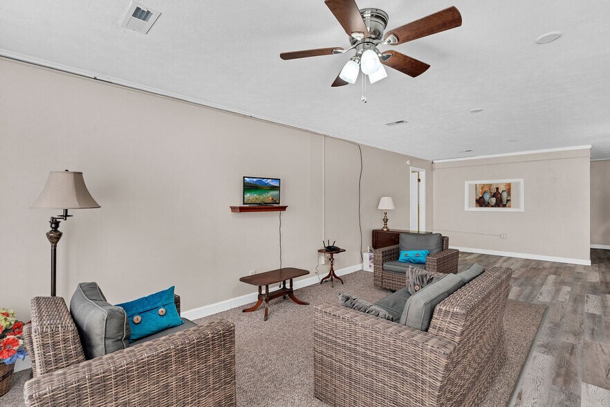 More Photos Of 973 W Main St, Abingdon Specialty For Sale