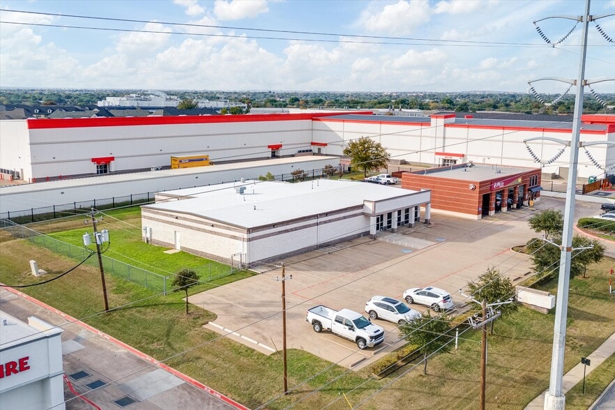 More Photos Of 5615 Rufe Snow Dr, North Richland Hills Freestanding For Sale