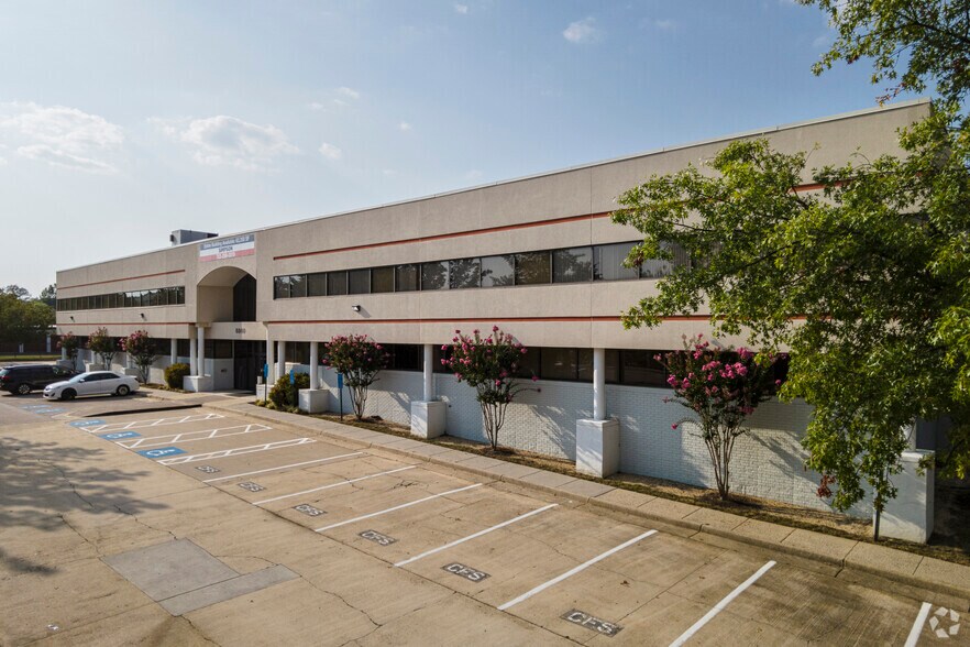 More Photos Of 6860 Commercial Dr, Springfield Office For Lease