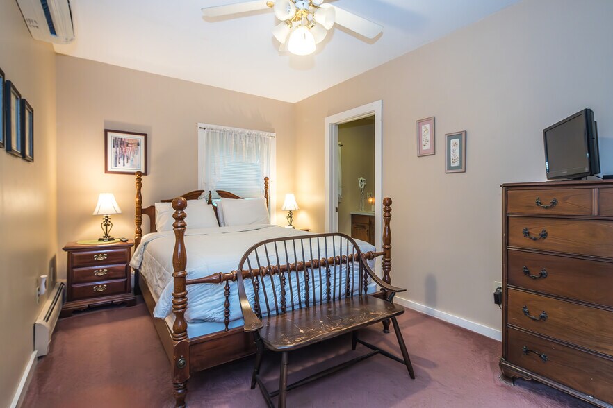 More Photos Of 78 Cream Hill Rd, Mendon Hospitality For Sale