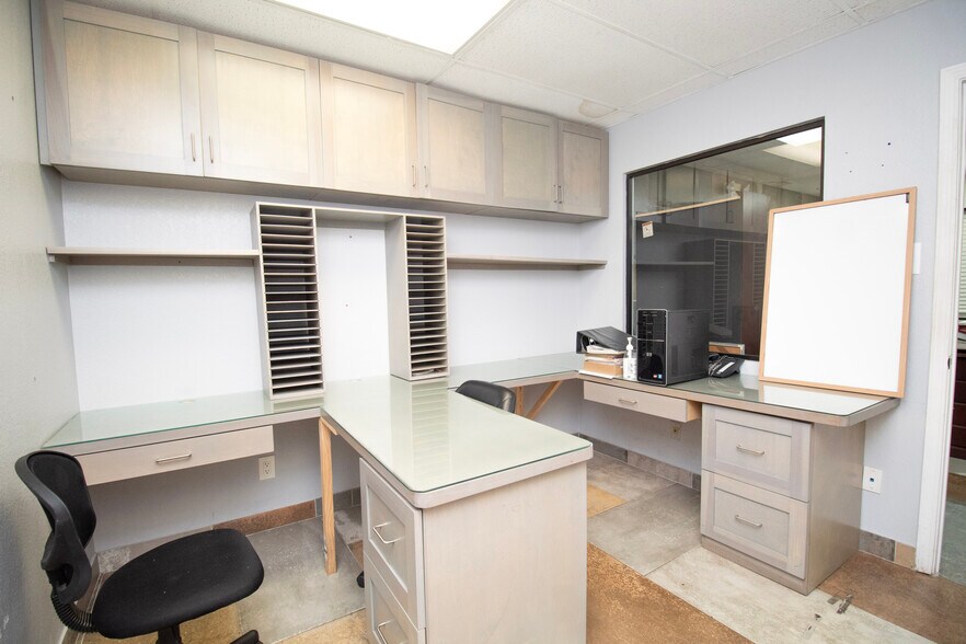 More Photos Of 1401 Guatemozin St, Laredo Warehouse For Sale